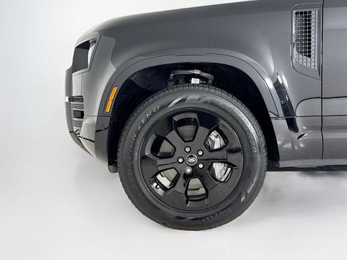 Used 2025 Land Rover Defender 110 X-Dynamic SE image 27