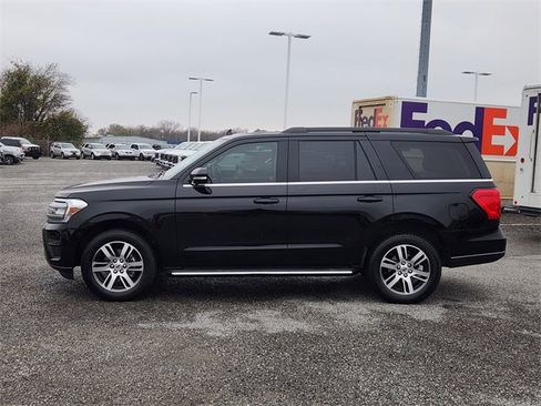 Used 2022 Ford Expedition XLT image 4