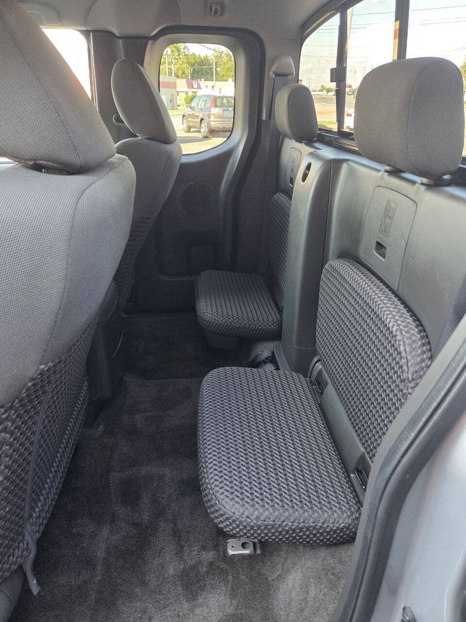 Used 2016 Nissan Frontier SV RWD image 13