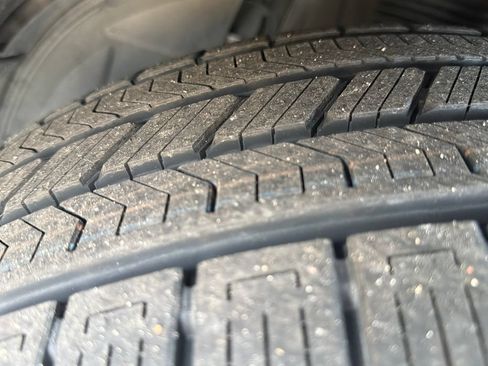Used 2025 Land Rover Defender 130 X-Dynamic SE AWD/4WD image 31