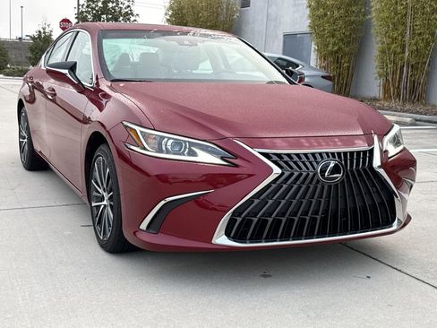 Used 2025 Lexus ES 350 w/ Premium Package image 12