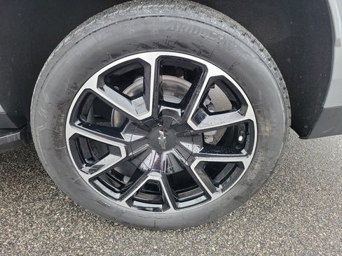 Used 2024 Chevrolet Suburban RST w/ Luxury Package image 22