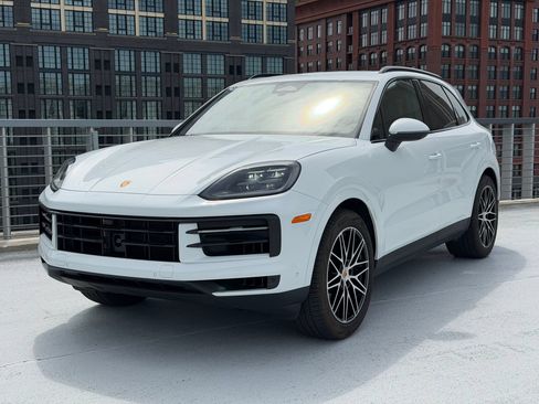 Certified 2026 Porsche Cayenne AWD/4WD image 1