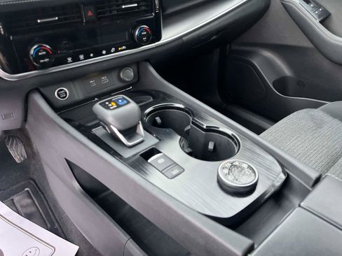 Used 2022 Nissan Rogue SV image 26