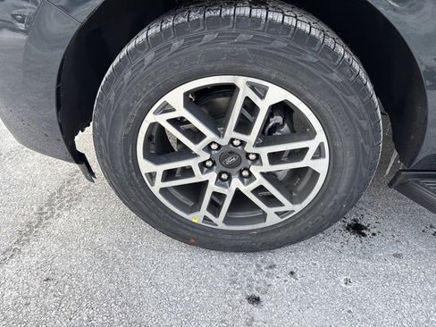 New 2026 Ford Expedition Active image 9