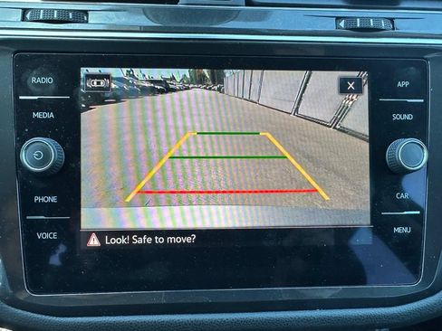 Used 2022 Volkswagen Tiguan SE FWD image 13