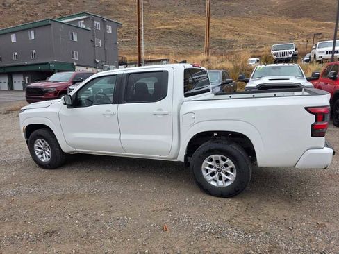 Used 2024 Nissan Frontier SV image 13