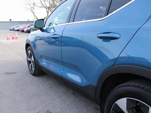 Used 2025 Volvo XC40 B5 Plus image 48