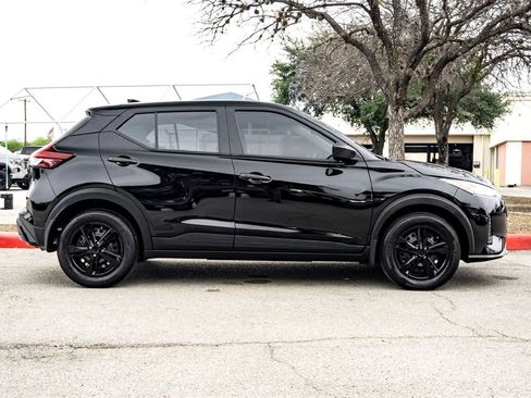 Used 2025 Nissan Kicks Play S image 4