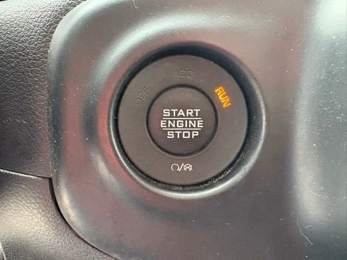 Used 2022 Jeep Gladiator Sport image 33