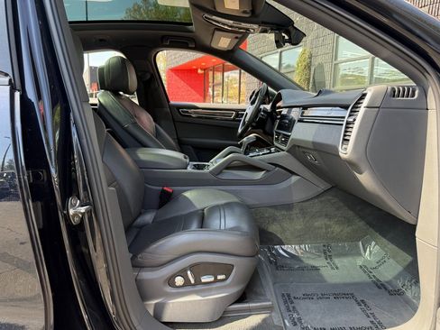 Used 2020 Porsche Cayenne image 31