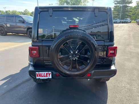 Used 2025 Jeep Wrangler Unlimited Sahara w/ Safety Group AWD/4WD image 6