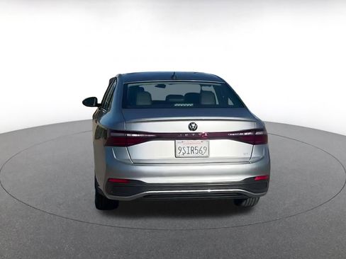 Used 2025 Volkswagen Jetta SE image 8