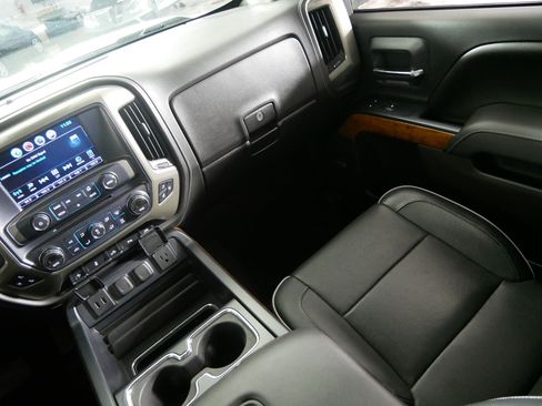 Used 2017 Chevrolet Silverado 1500 High Country AWD/4WD image 11