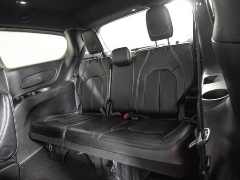 Used 2025 Chrysler Pacifica Select FWD image 15