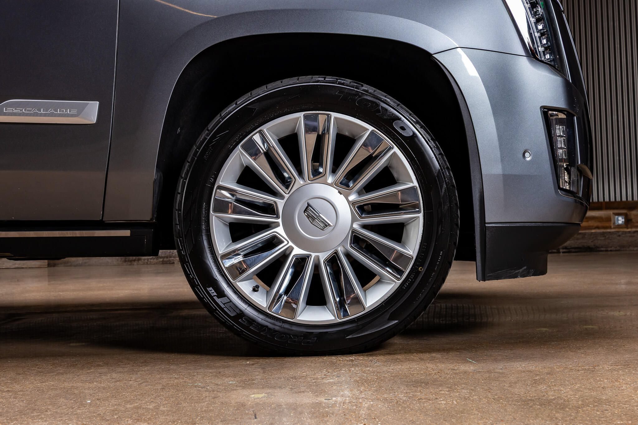 Used 2019 Cadillac Escalade Platinum AWD/4WD image 11