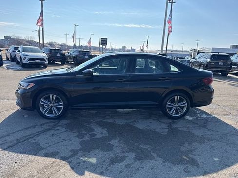 Used 2024 Volkswagen Jetta SE FWD image 6