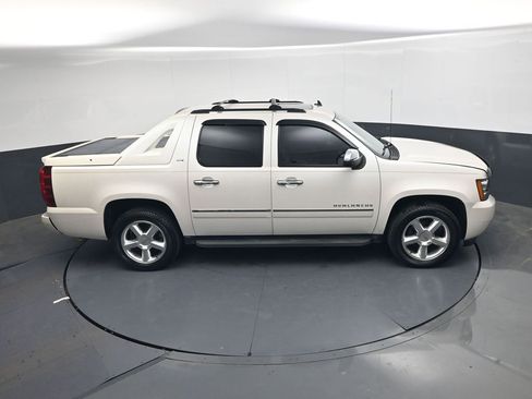 Used 2011 Chevrolet Avalanche LTZ AWD/4WD image 21