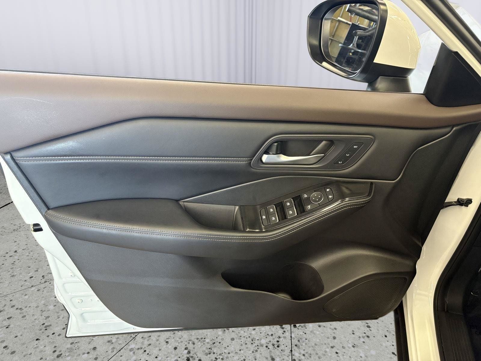 Used 2023 Nissan Rogue SL AWD/4WD image 24