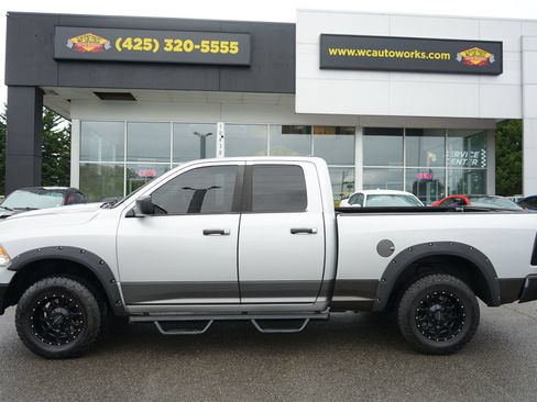 Used 2016 RAM 1500 Classic SLT AWD/4WD image 2