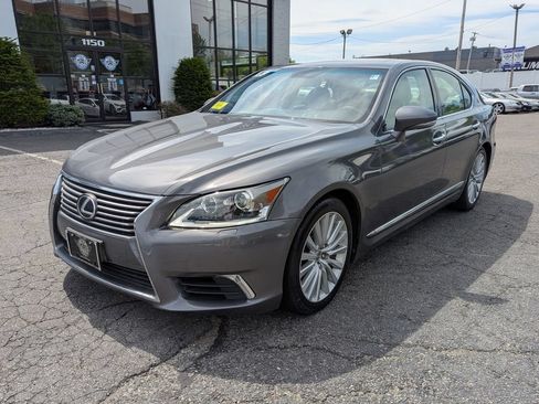 Used 2013 Lexus LS 460 AWD w/ Comfort Pkg image 2