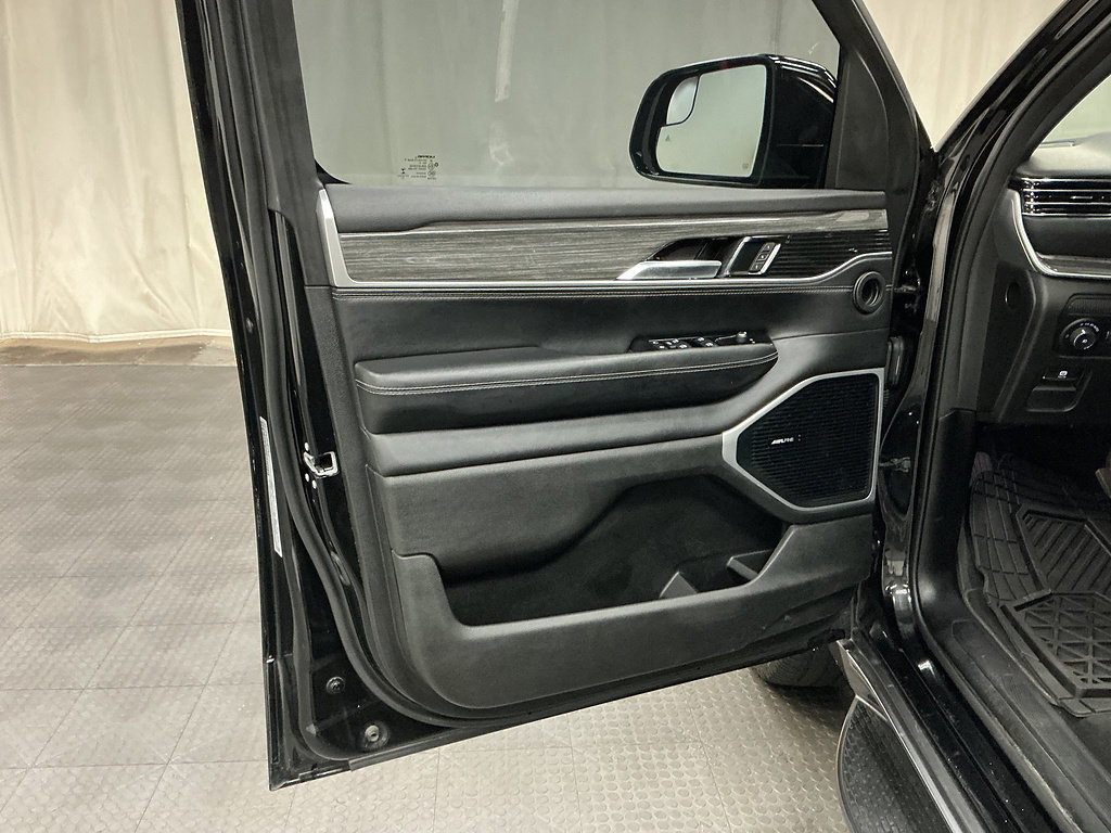 Used 2022 Jeep Wagoneer Series II w/ Premium Group I AWD/4WD image 25