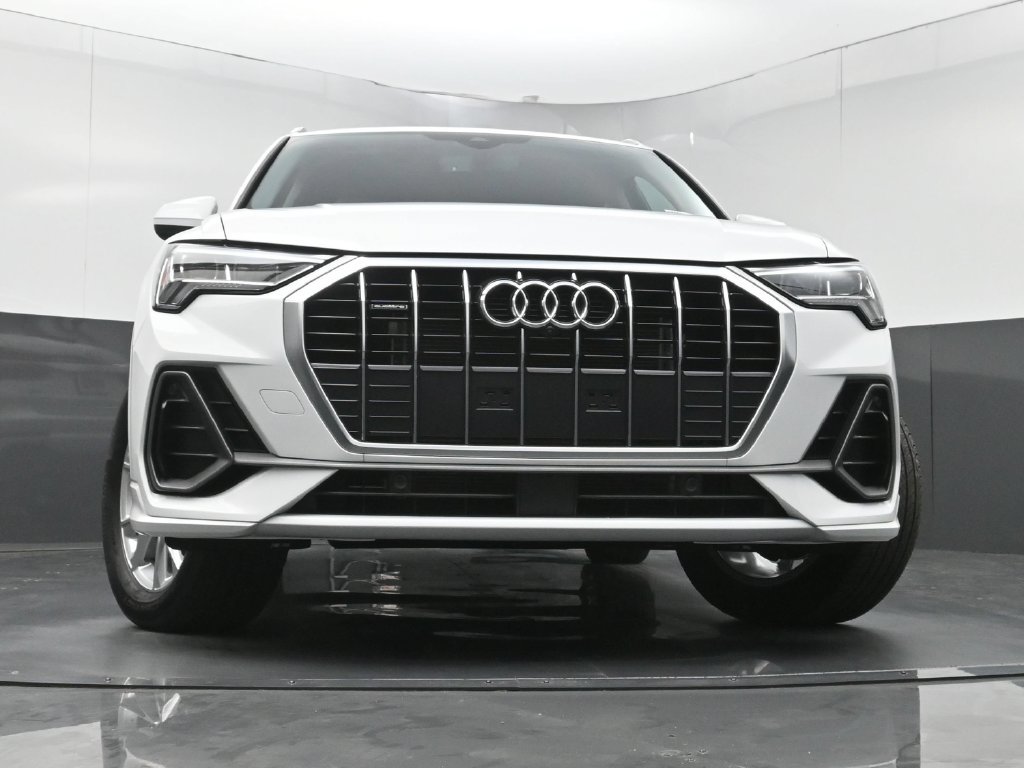 Used 2025 Audi Q3 2.0T Premium Plus w/ Premium Plus Package AWD/4WD image 25