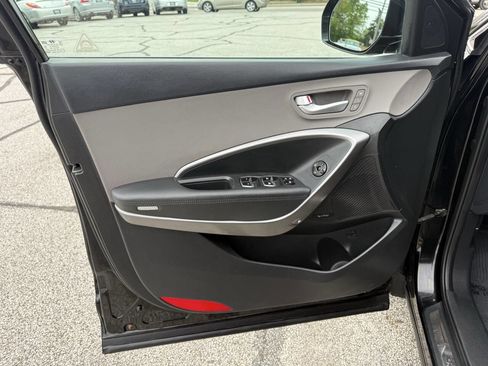 Used 2017 Hyundai Santa Fe AWD image 19