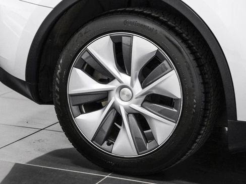 Used 2023 Tesla Model Y Long Range AWD/4WD image 42