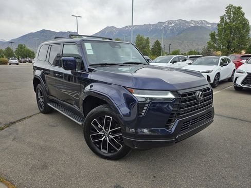 Used 2025 Lexus GX 550 w/ Accessory Package (2T) AWD/4WD image 3