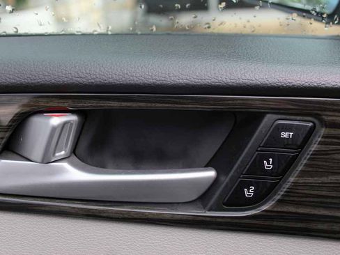 Used 2016 Hyundai Sonata Limited w/ Option Group 04 FWD image 12