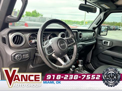 Used 2020 Jeep Gladiator Overland w/ Trailer Tow Package AWD/4WD image 13