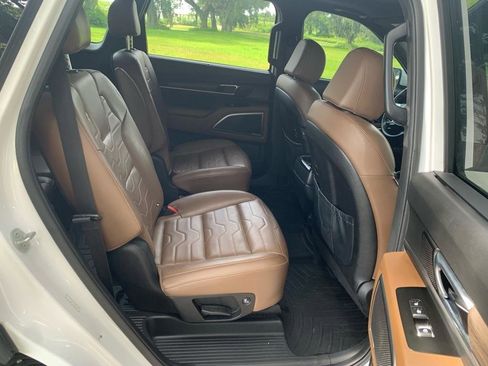 Used 2022 Kia Telluride SX w/ SX Prestige Package image 10