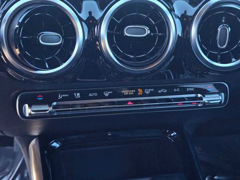 Used 2021 Mercedes-Benz GLA 250 4MATIC image 28