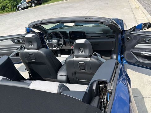Used 2024 Ford Mustang Convertible RWD image 32