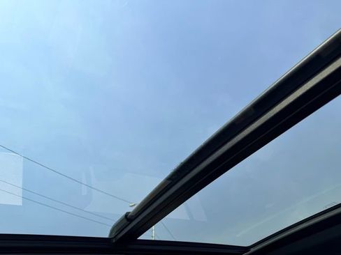 Used 2025 Chevrolet Suburban High Country image 13