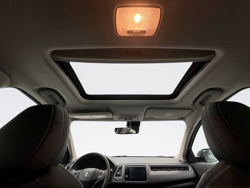 Used 2020 Honda HR-V Touring image 18