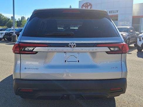 Certified 2024 Toyota Grand Highlander image 5