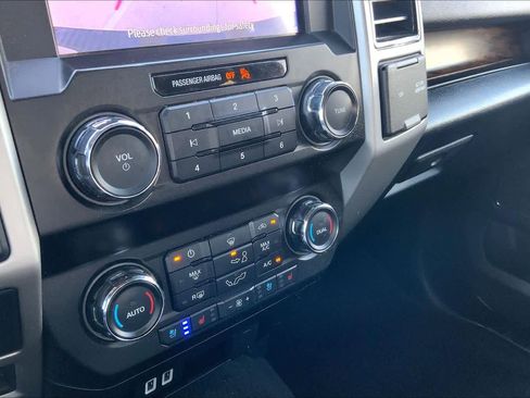 Used 2020 Ford F150 Lariat image 34