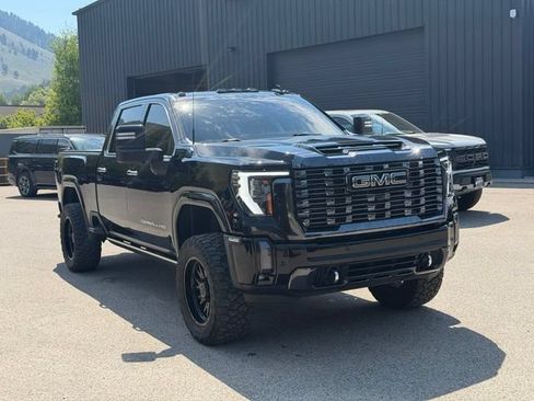 Used 2024 GMC Sierra 2500 Denali Ultimate AWD/4WD image 7