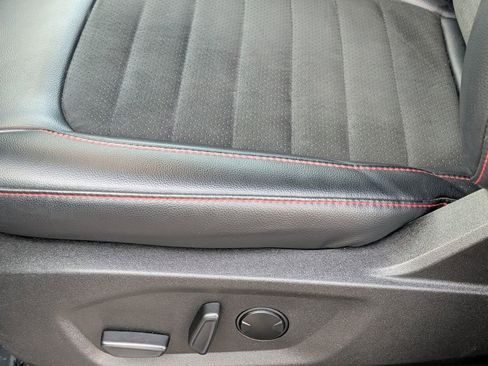 Used 2023 Ford Edge ST-Line image 11