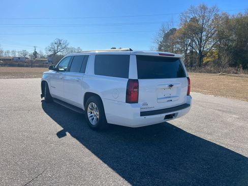 Used 2018 Chevrolet Suburban LT image 5