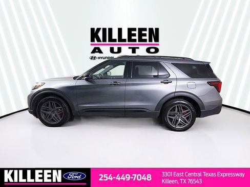 Used 2025 Ford Explorer ST-Line w/ ST-Line Street Pack AWD/4WD image 4
