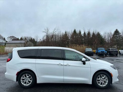 Certified 2022 Chrysler Voyager LX image 13