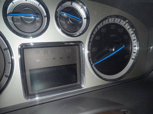 Used 2013 Cadillac Escalade Premium RWD image 18