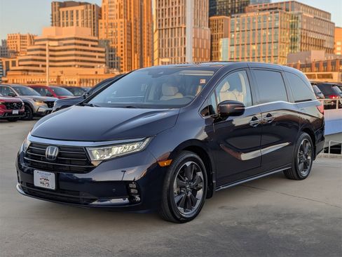 Used 2023 Honda Odyssey Elite image 3
