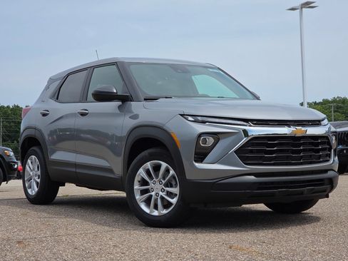 New 2026 Chevrolet TrailBlazer LS w/ LS Convenience Package AWD/4WD image 2