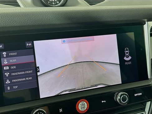 Certified 2025 Porsche Macan image 17