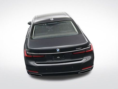 Used 2022 BMW 740i w/ Premium Package image 23