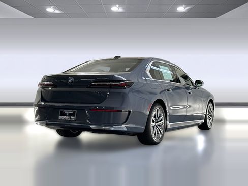 Used 2025 BMW i7 eDrive50 w/ Executive Package image 8